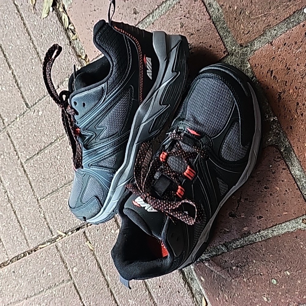 Avia Men's tennis shoes